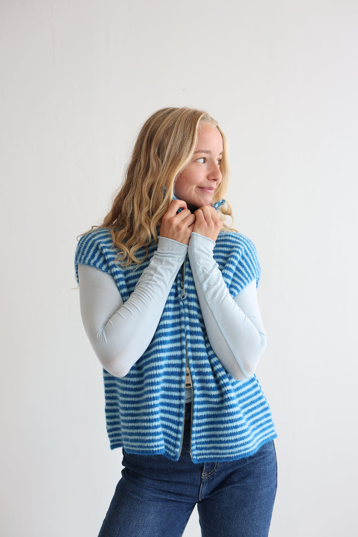 Zip Vest Fine Stripes