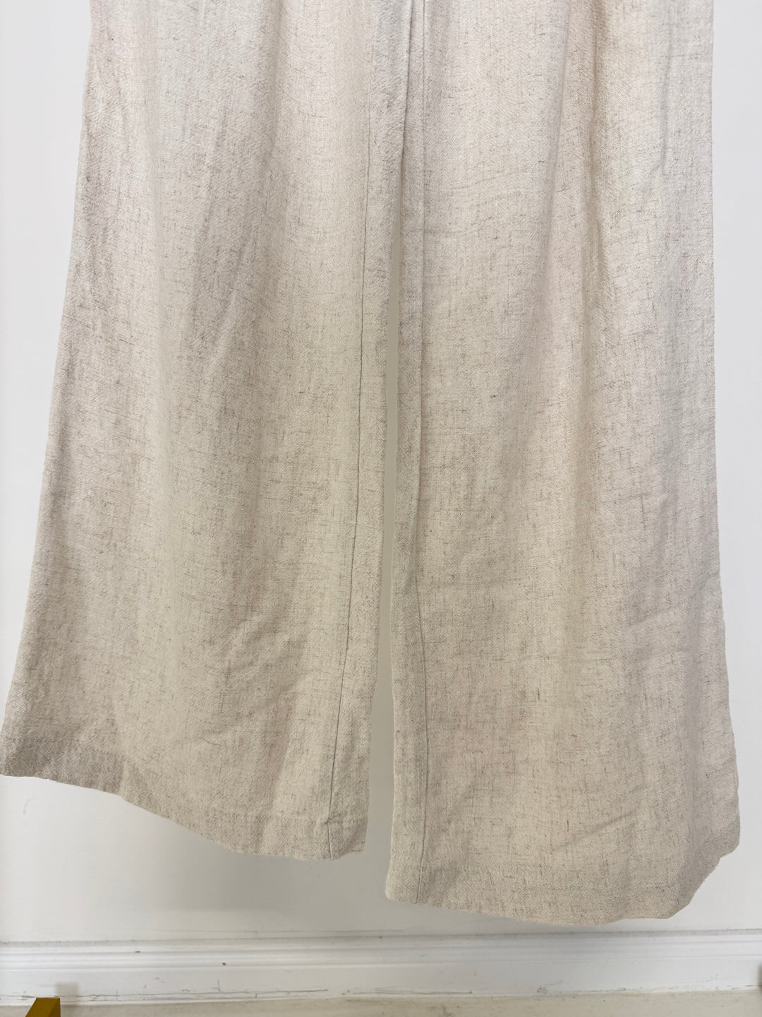 LEINENHOSE MIT SEITLICHEM KNOPF GR.L/40 (B-WARE)