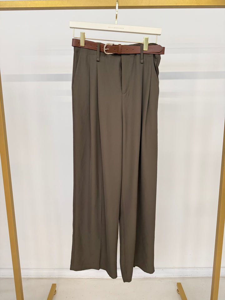 BUNDFALTENHOSE MIT GÜRTEL ANNA DUNKELBRAUN GR.M/38 (B-WARE)