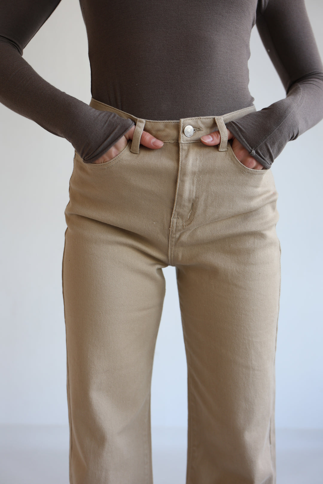 Straight Fit Jeans in Beige Aurelia