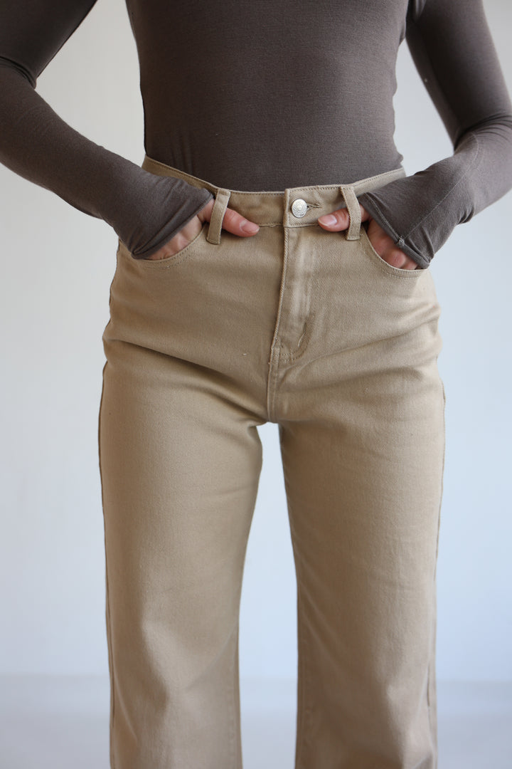Straight Fit Jeans in Beige Aurelia