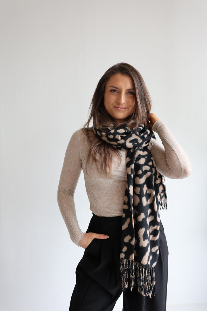 Langer Schal Leo Love