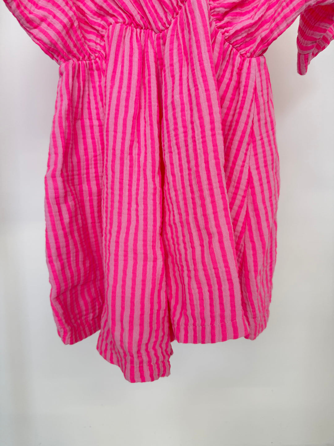 KURZER JUMPSUIT MIT STREIFEN PINK (B-WARE)