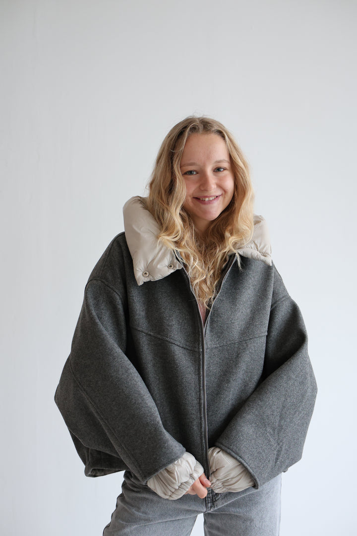 Leichte Bomberjacke mit abnehmbarer Kapuze