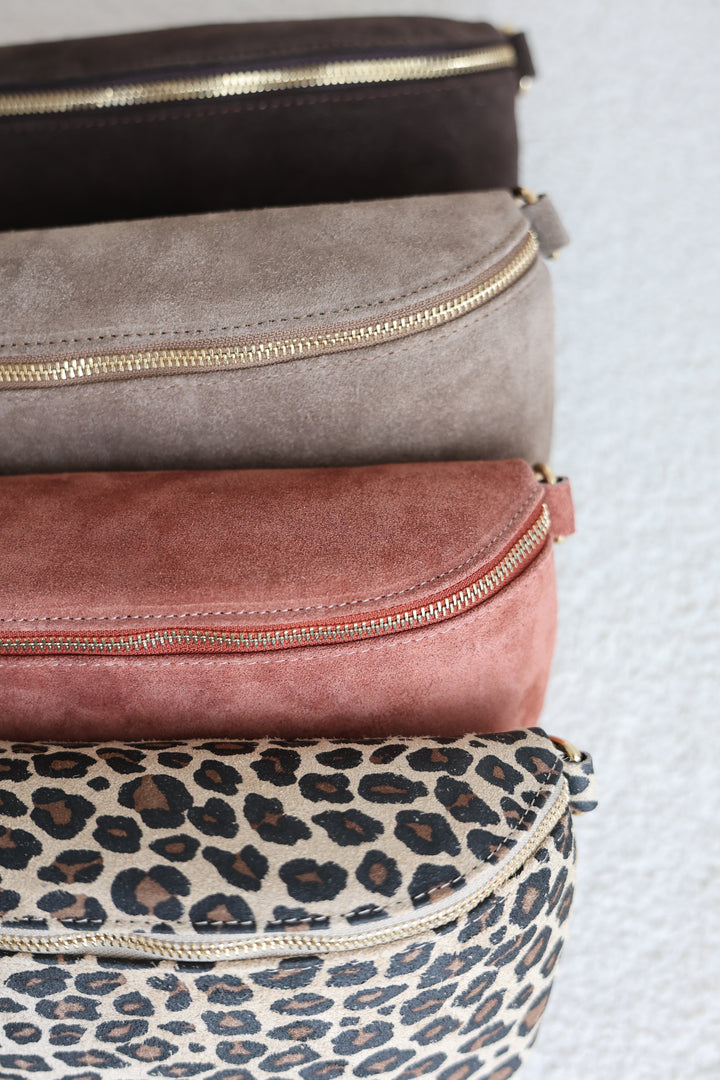 Crossbody Bag Medium aus Wildleder