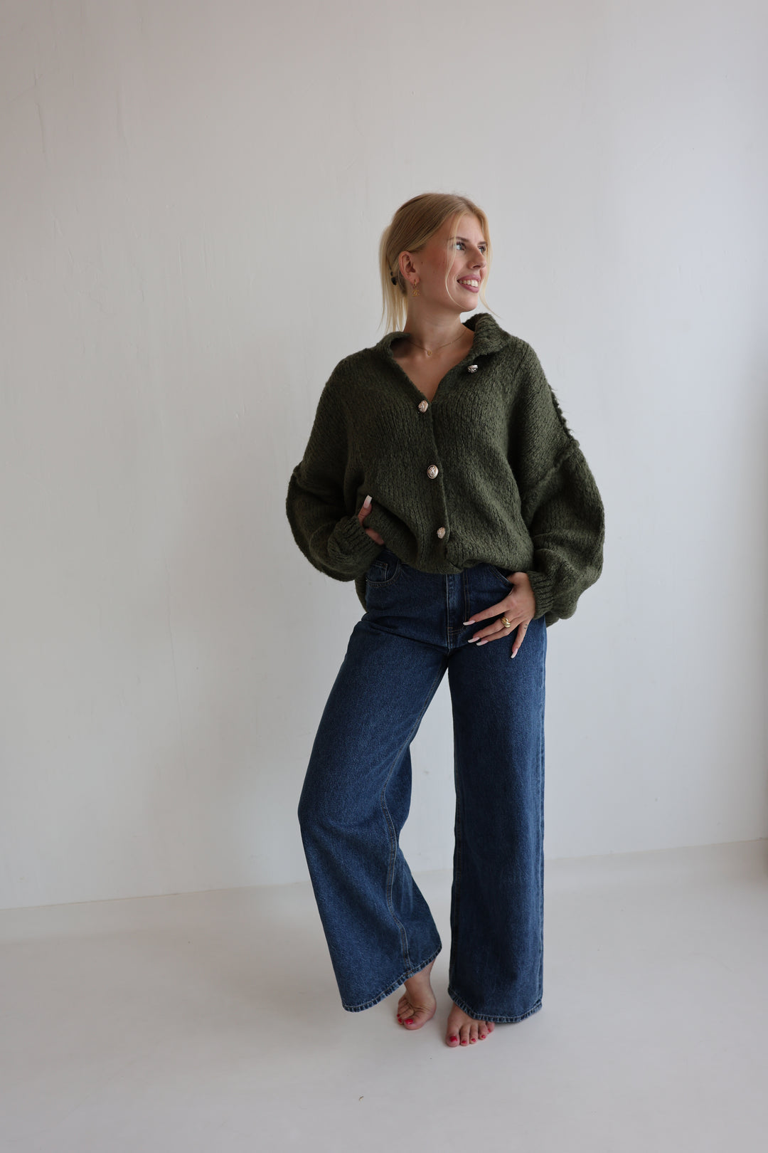 Kurzer Oversize Cardigan mit goldenen Manschettenknöpfen Claire