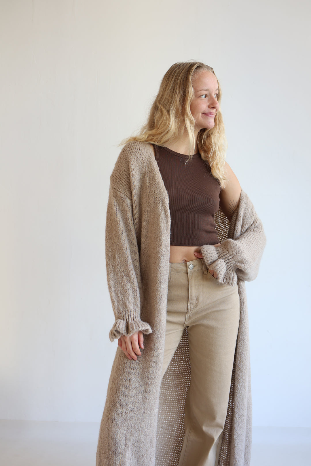 Langer Cardigan mit Rüschenärmeln Clara