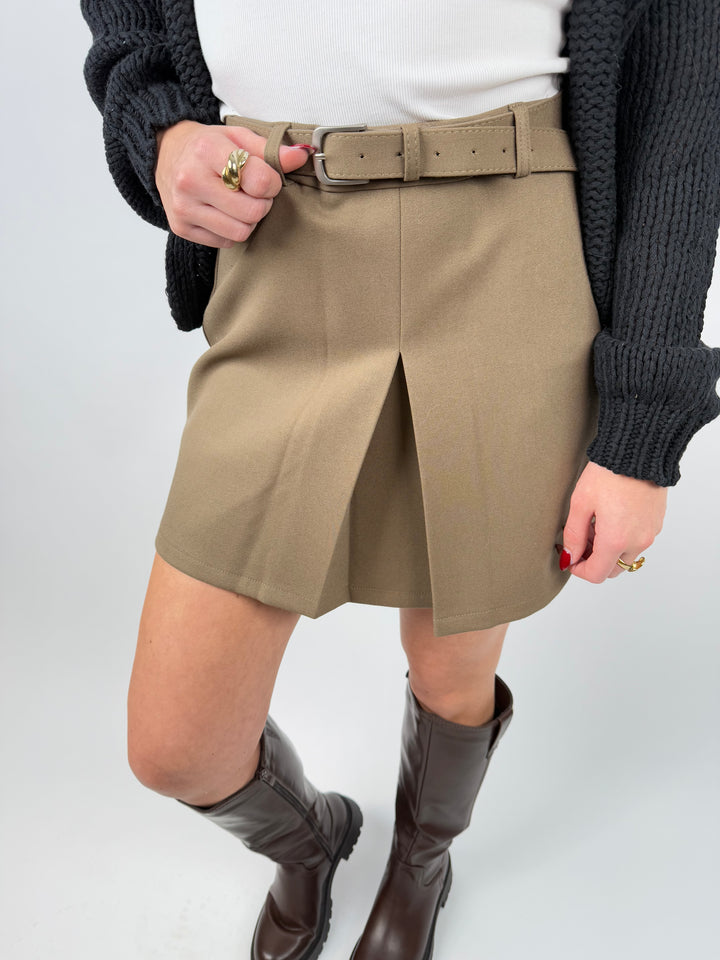 Kurzer Hosenrock mit Gürtel Britney