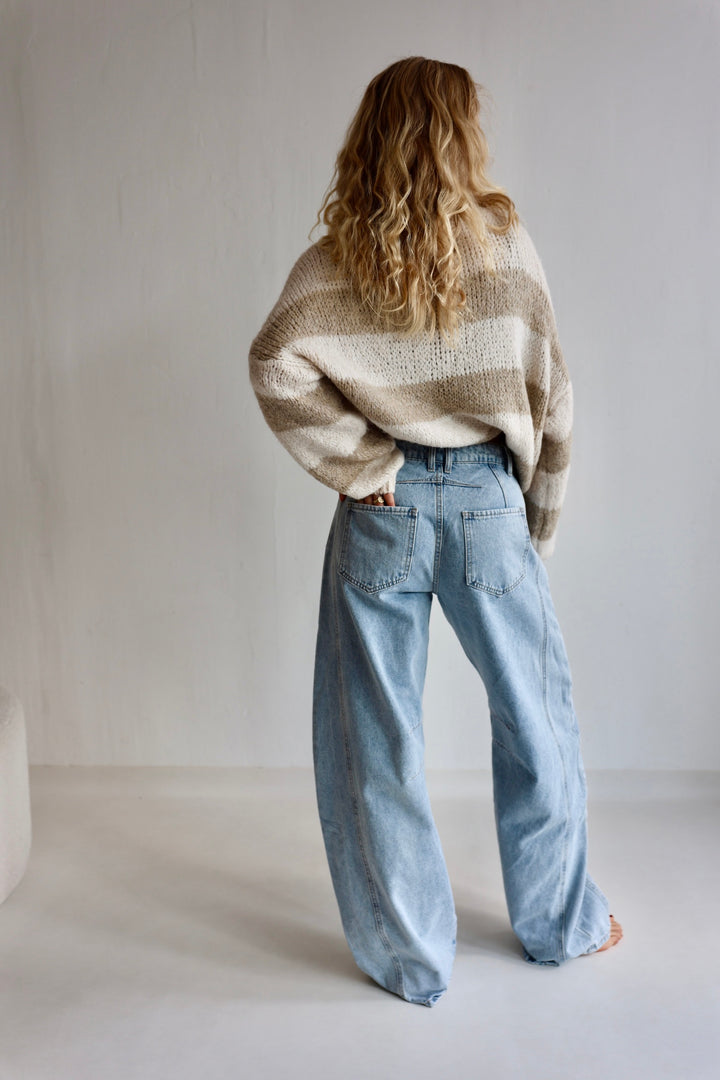 Mid Rise Barrel Jeans