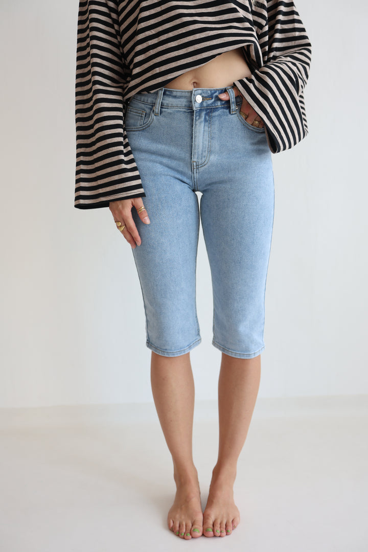 Classic Straight Capri Jeans