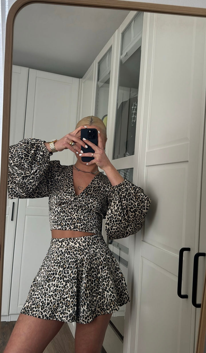 Cropped Leoprint Bluse in Satinoptik Sophia