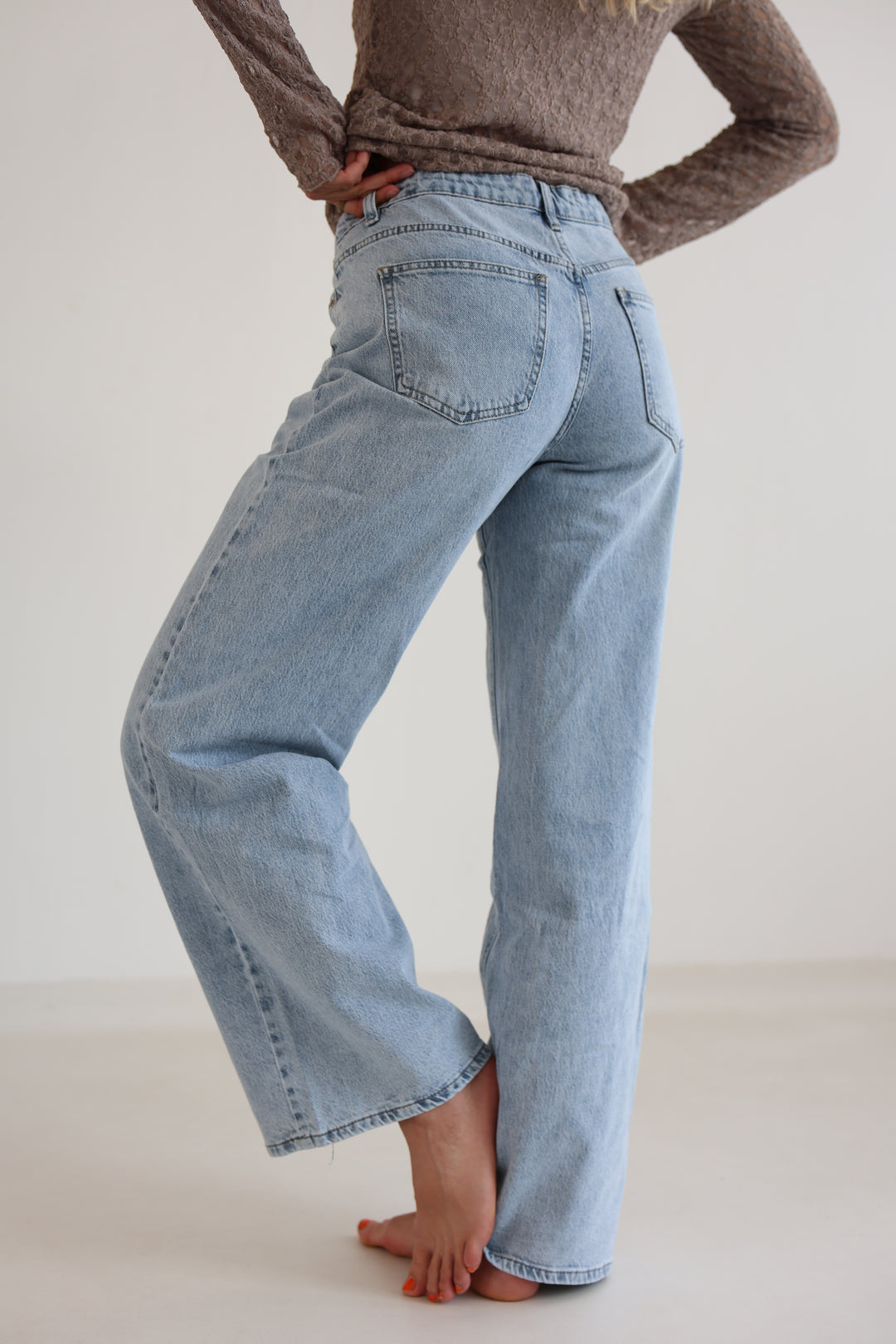 Asymmetric Straight Fit Jeans Nova