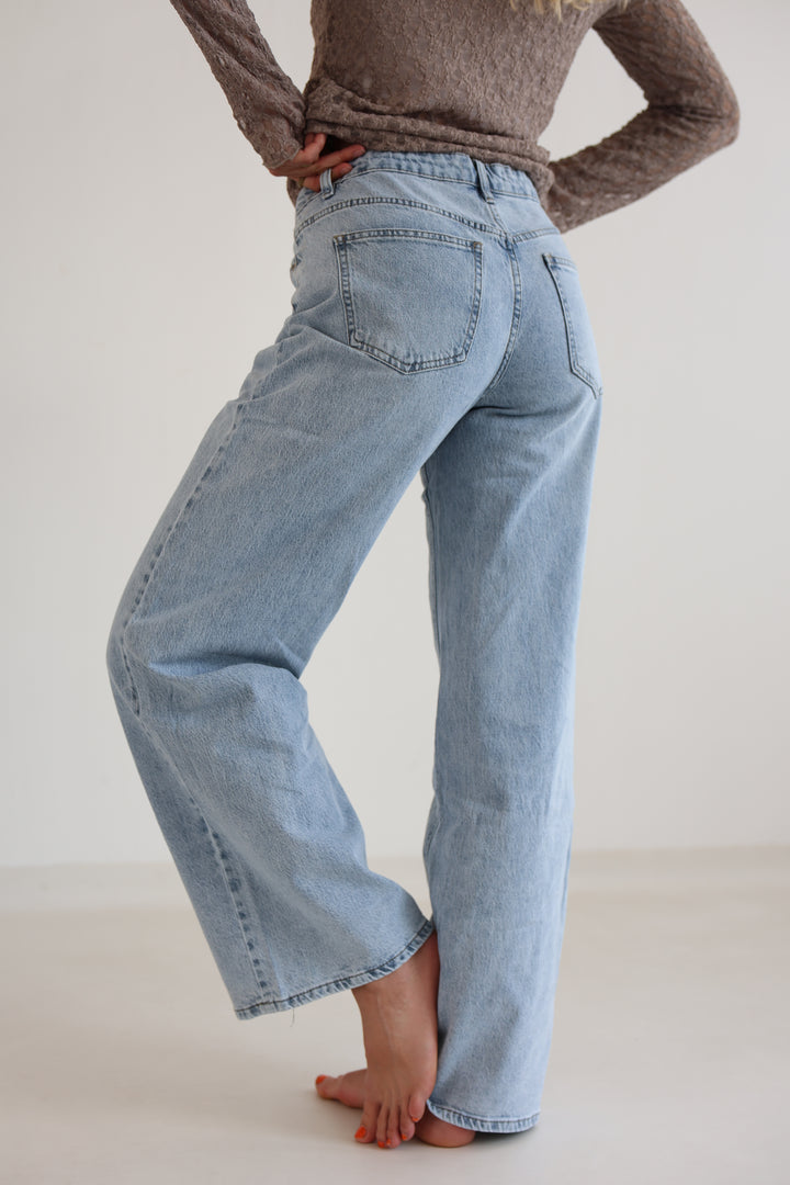 Asymmetric Straight Fit Jeans Nova