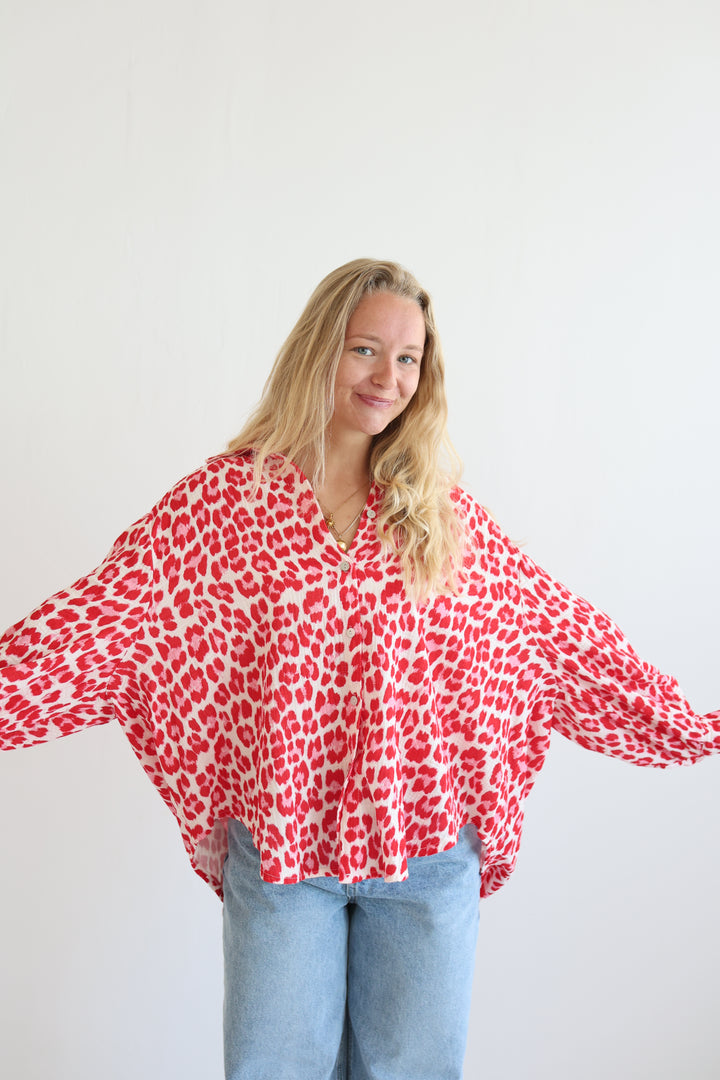 Kurzes Blusenhemd aus Musselin mit Leoprint Leolove