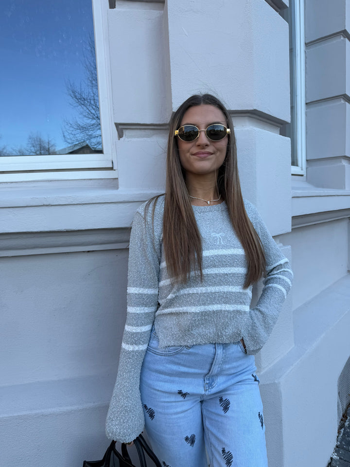 Cropped Pullover Mini Bow