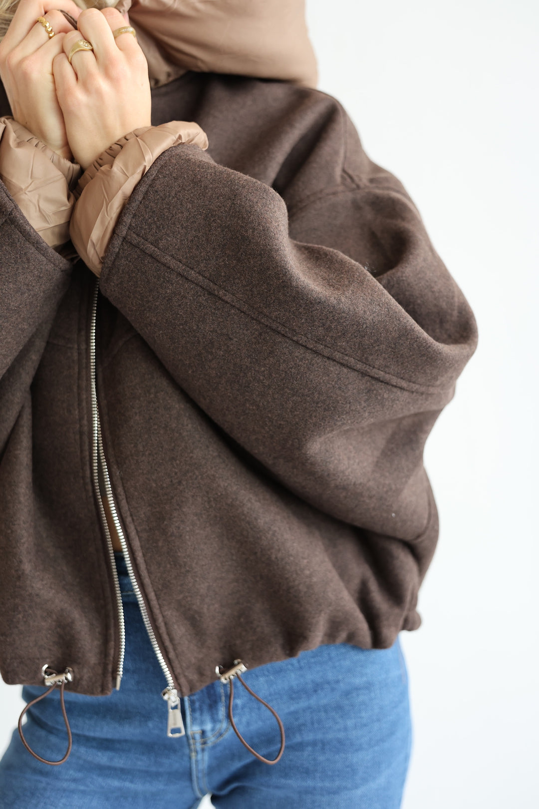 Leichte Bomberjacke mit abnehmbarer Kapuze