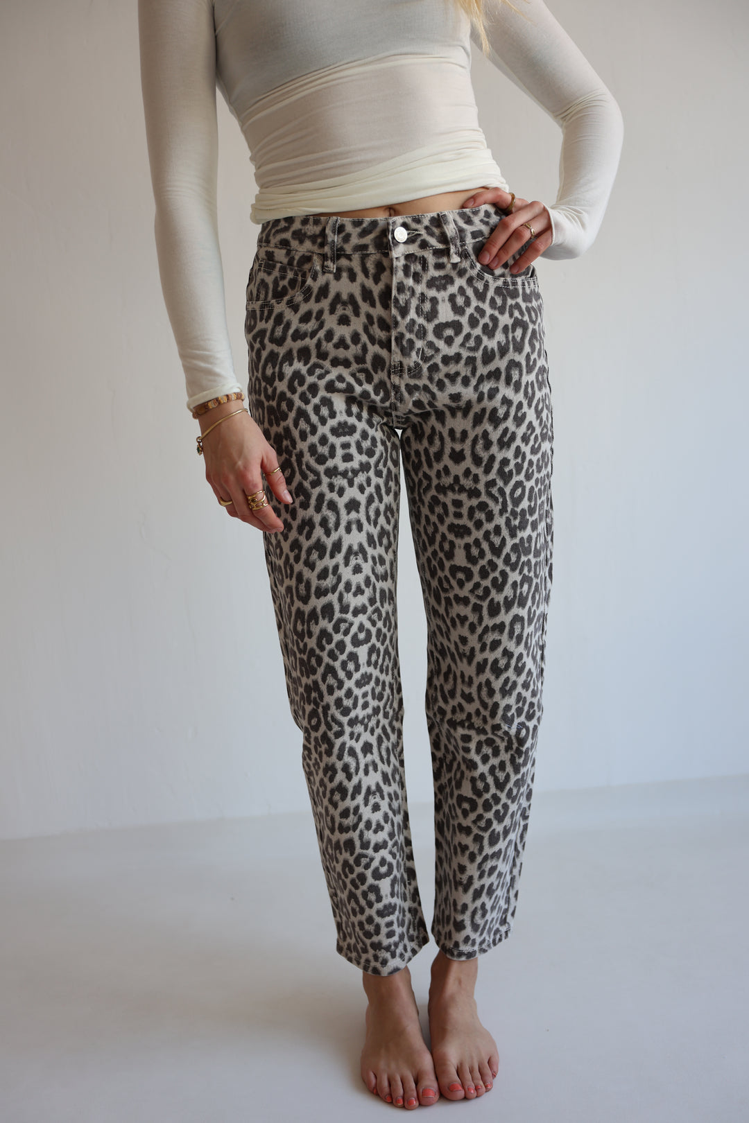 Mom Jeans mit Leoprint
