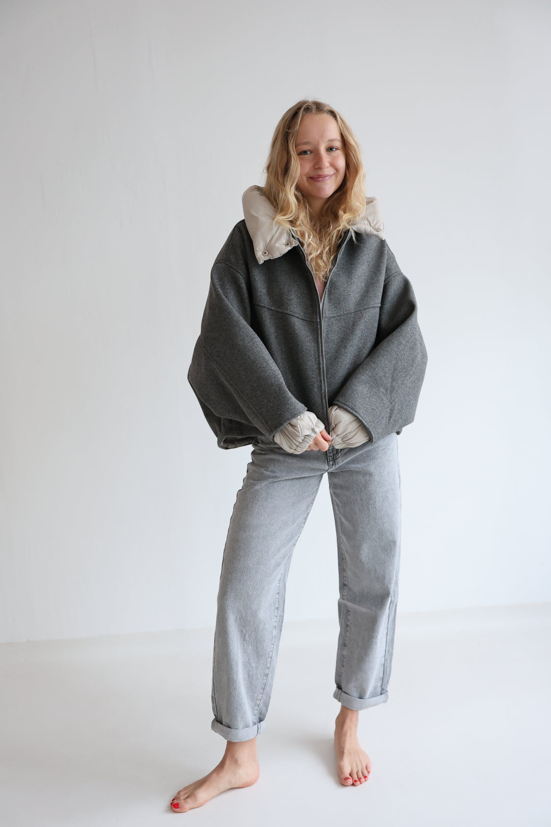 Leichte Bomberjacke mit abnehmbarer Kapuze