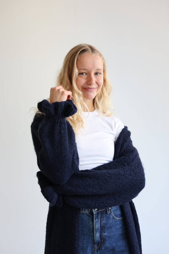 Langer Cardigan mit Rüschenärmeln Clara