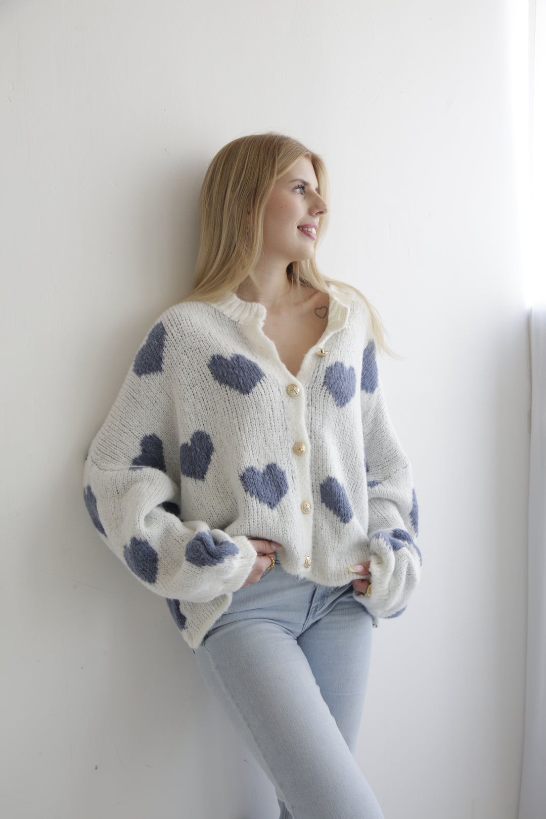 Cardigan mit goldenen Manschettenknöpfen Heartful