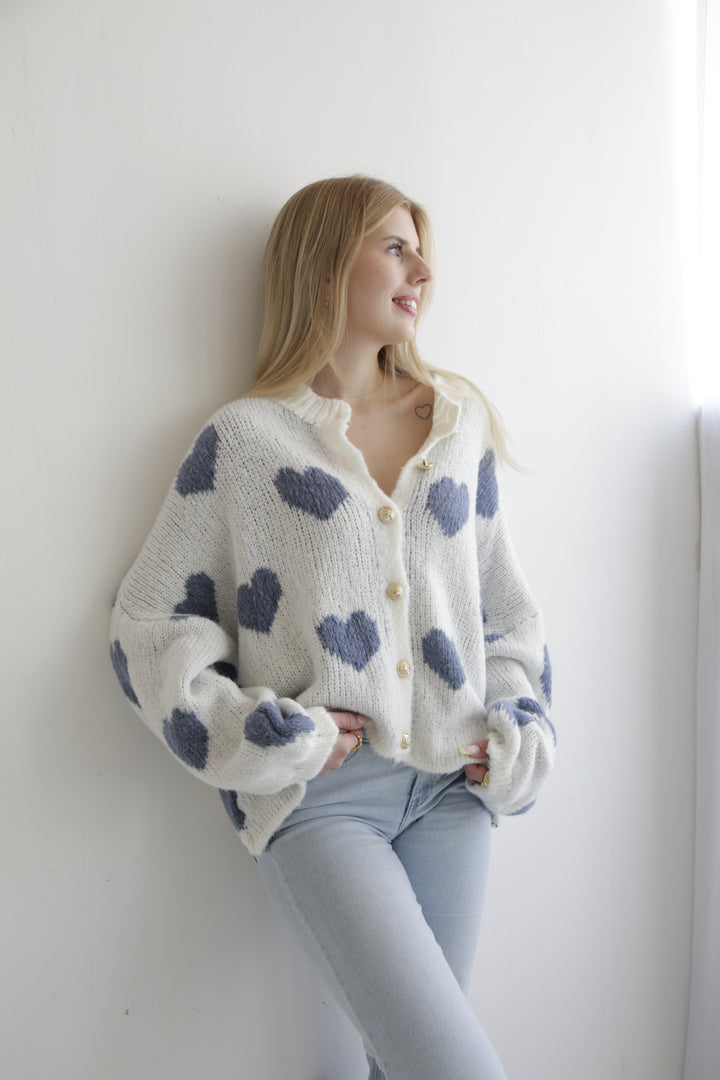 Cardigan mit goldenen Manschettenknöpfen Heartful