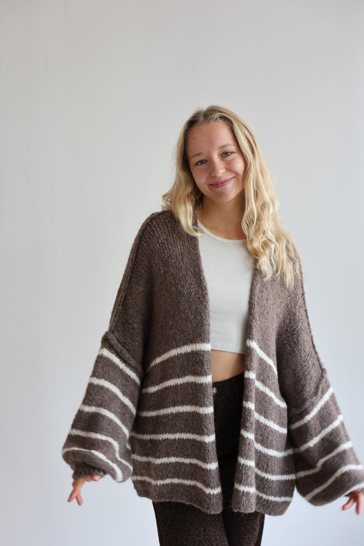 Oversize Strickcardigan Half Stripes