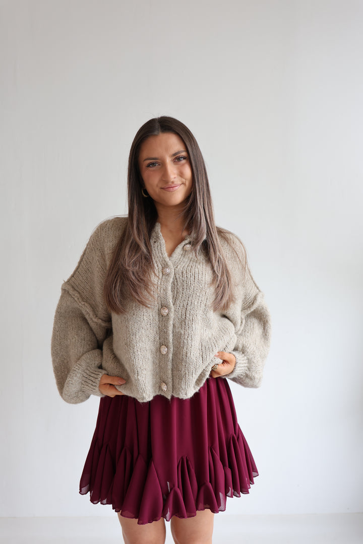 Kurzer Oversize Cardigan mit goldenen Manschettenknöpfen Claire
