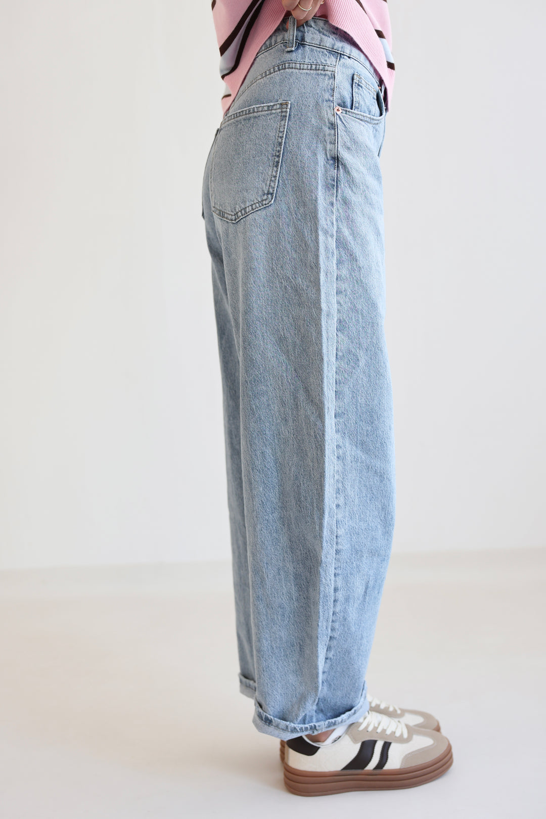 Barrel Fit Daily Jeans