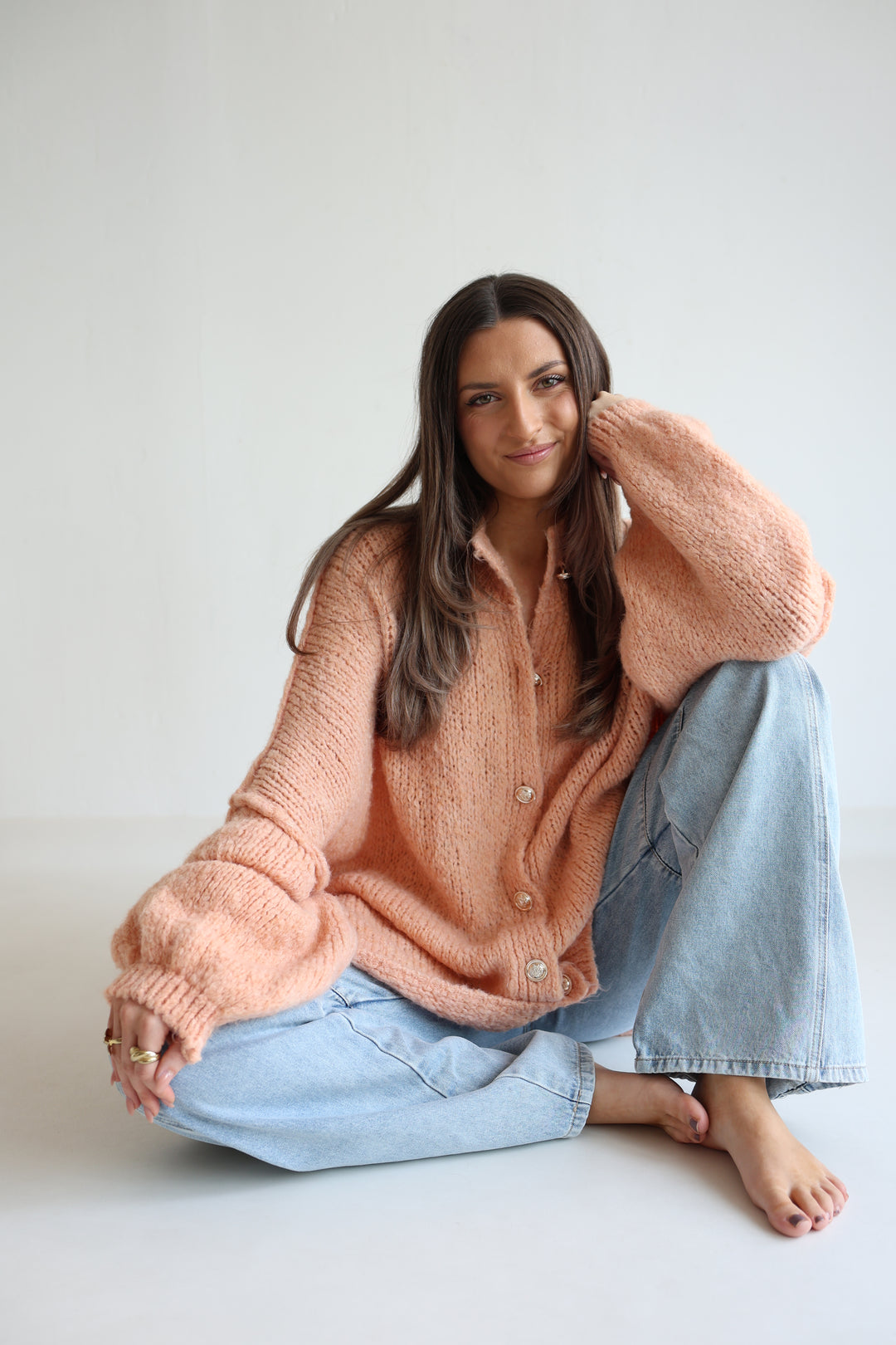 Langer Oversize Cardigan mit goldenen Manschettenknöpfen Claire