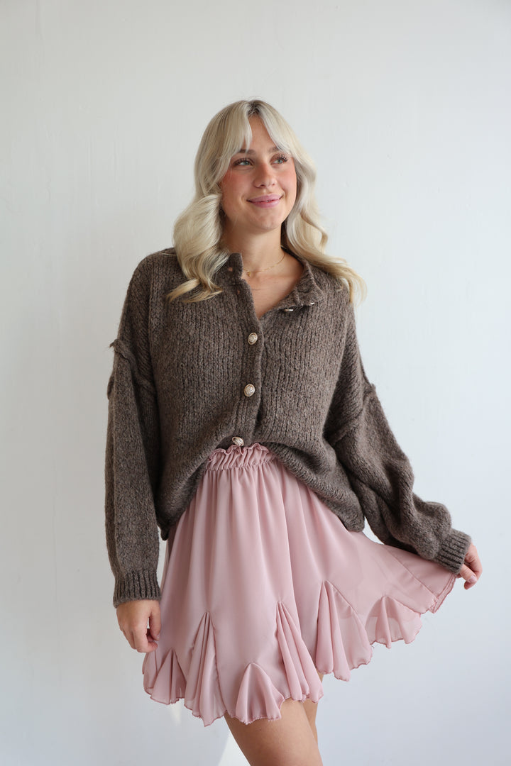 Kurzer Oversize Cardigan mit goldenen Manschettenknöpfen Claire