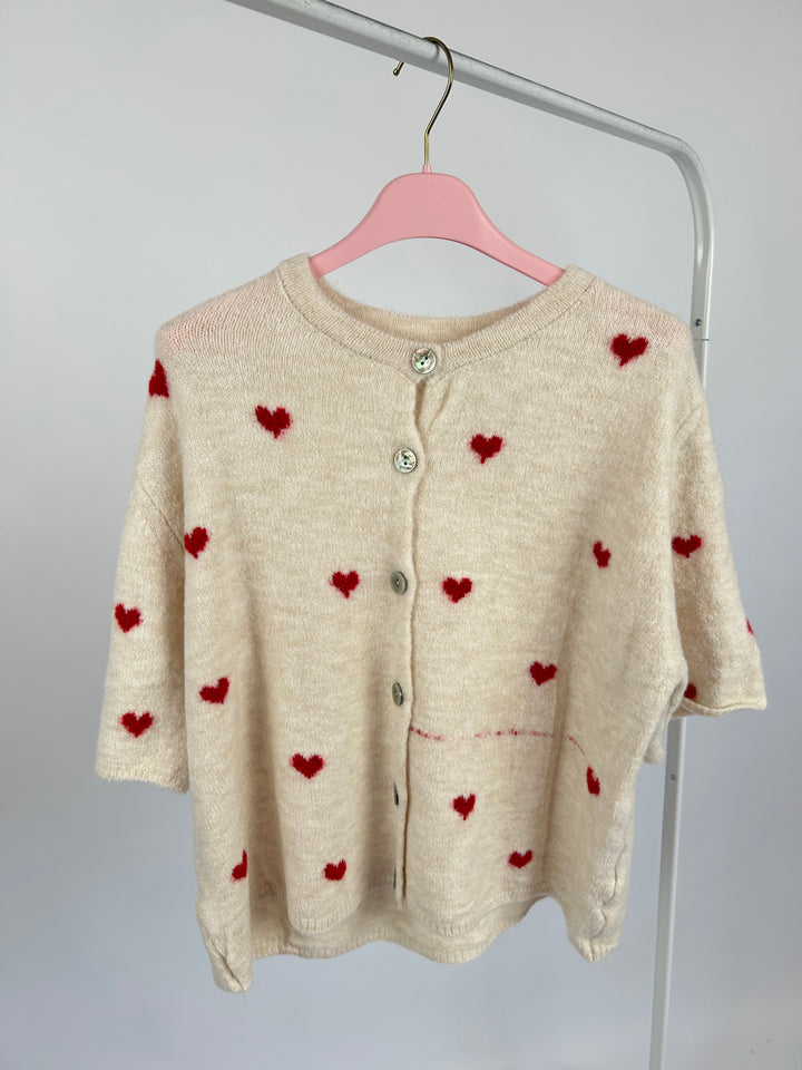 KURZARM CARDIGAN JOLINA MiT HERZPRINT CREME/ROT EINHEITSGRÖSSE (B-WARE)
