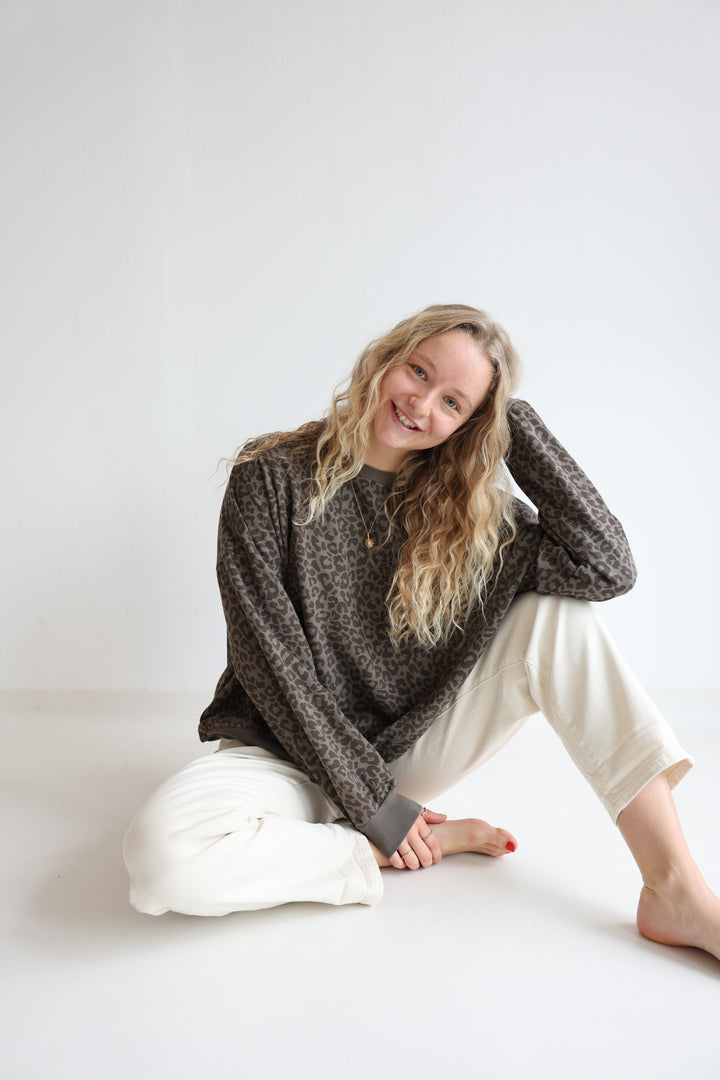Sweater mit Leoprint