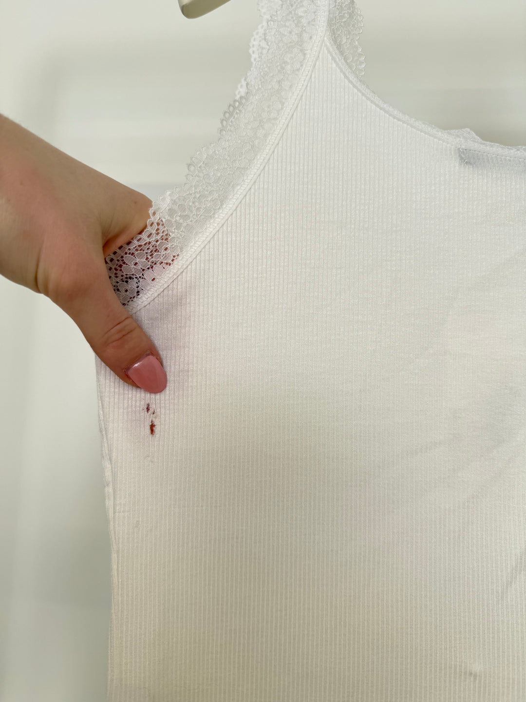 BASICTOP MIT SPITZE CREME (B-WARE)