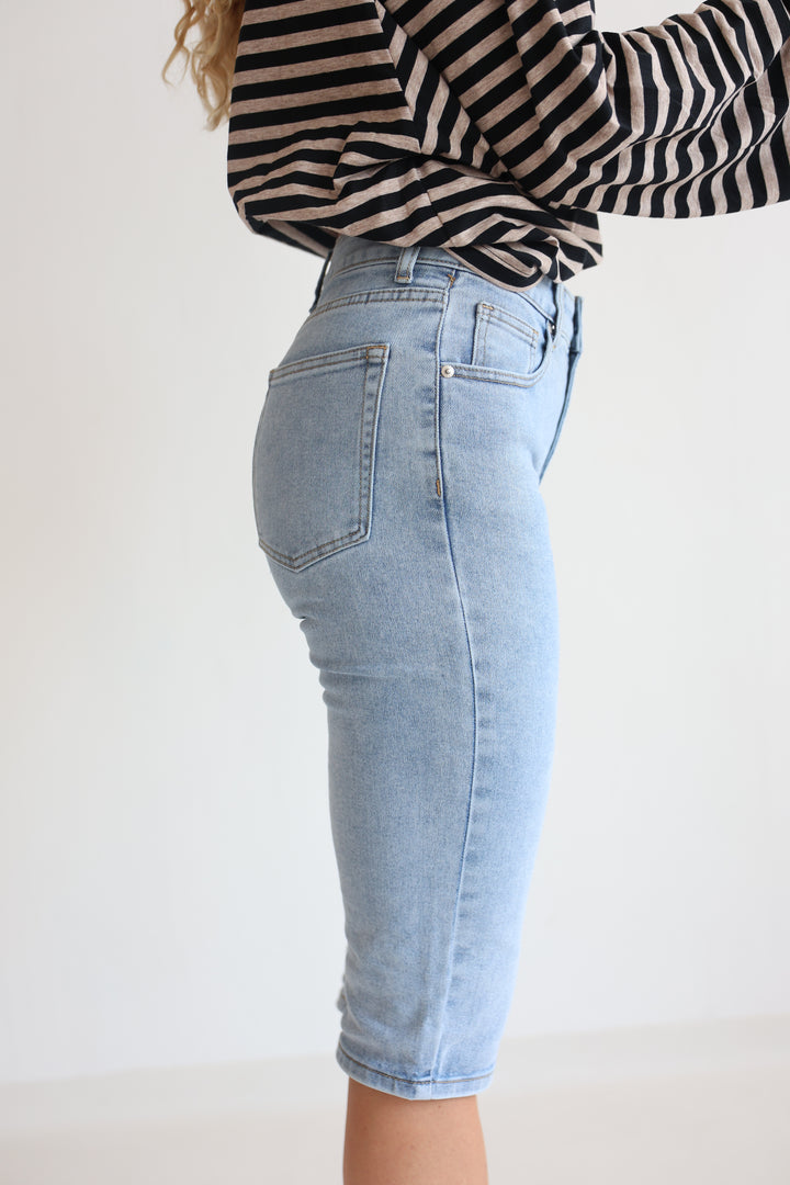 Classic Straight Capri Jeans