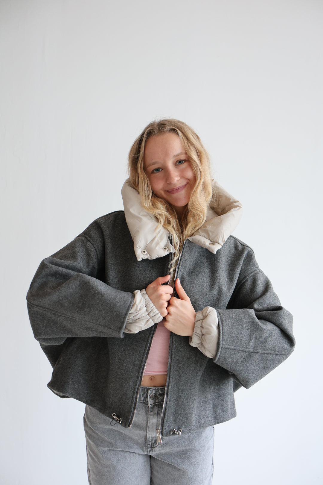 Leichte Bomberjacke mit abnehmbarer Kapuze