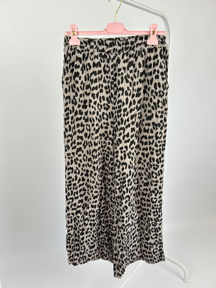 LANGE MUSSELINHOSE MIT LEOPRINT LEOLOVE TAUPE EINHEITSGRÖSSE (B-WARE)