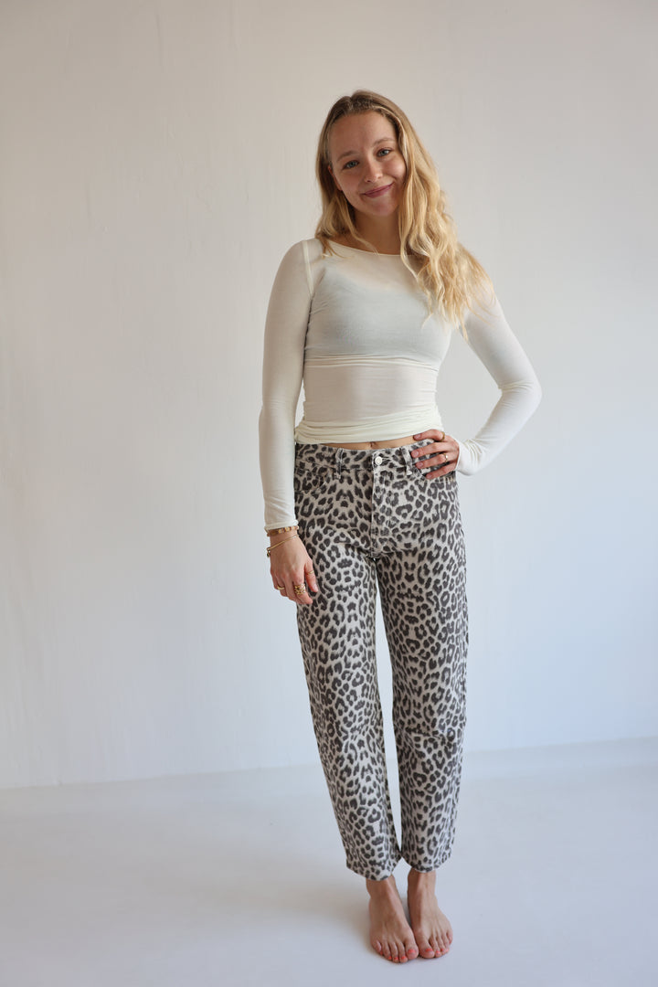Mom Jeans mit Leoprint