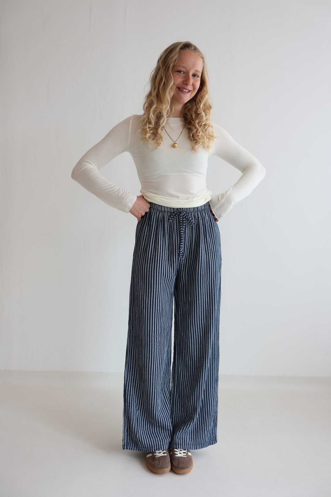 Lange Musselinhose mit Streifen Little Lines