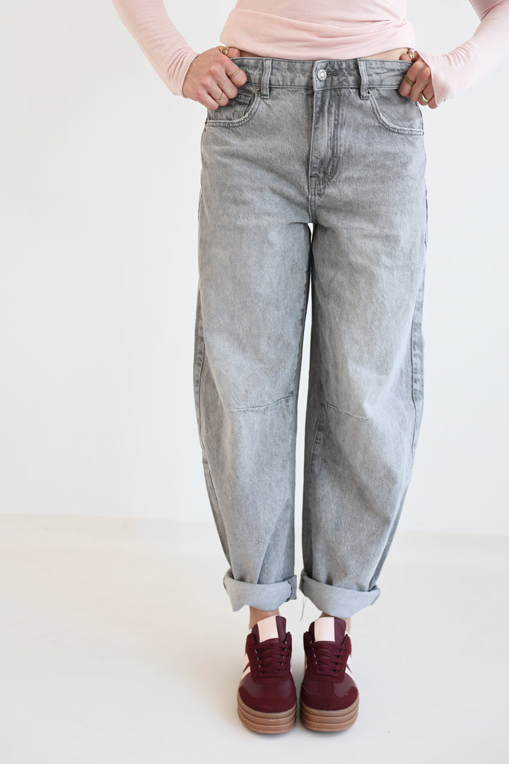 Barrel Fit Daily Jeans