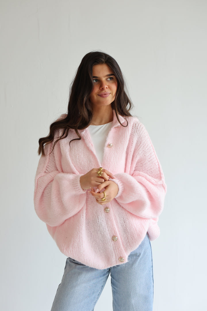 Langer Oversize Cardigan mit goldenen Manschettenknöpfen Claire