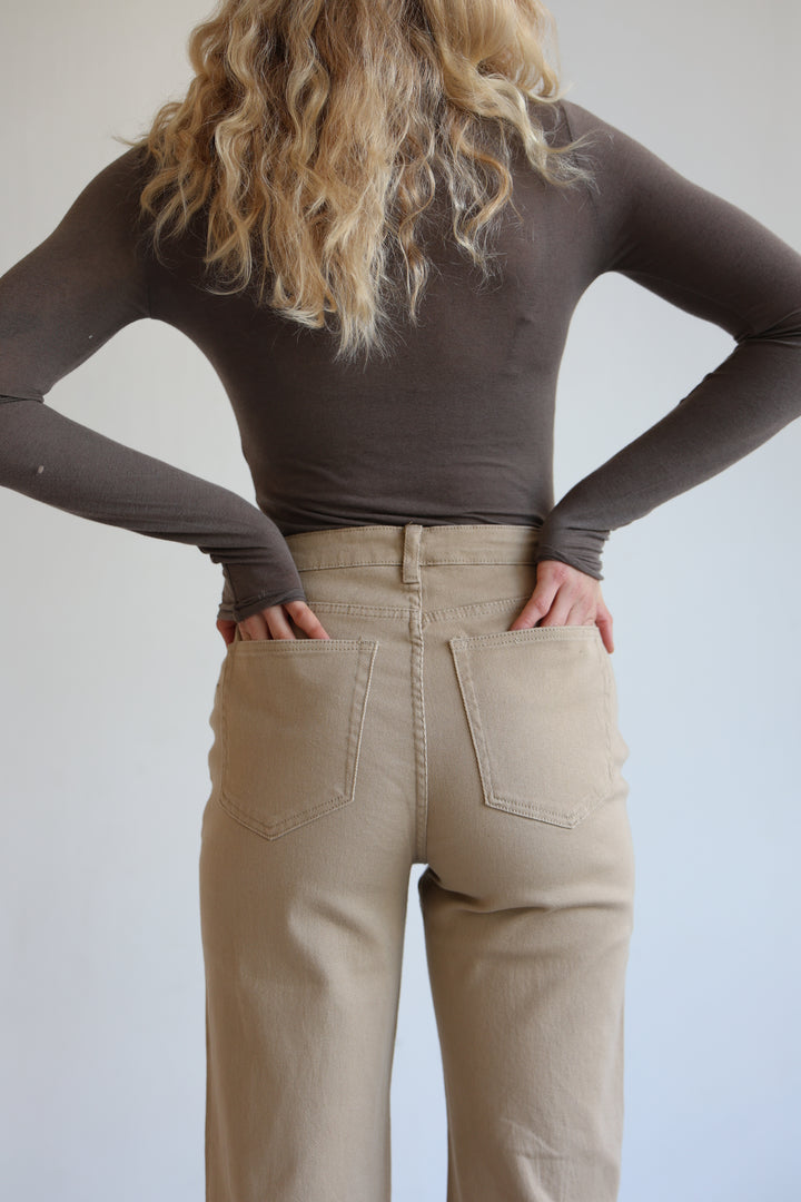 Straight Fit Jeans in Beige Aurelia
