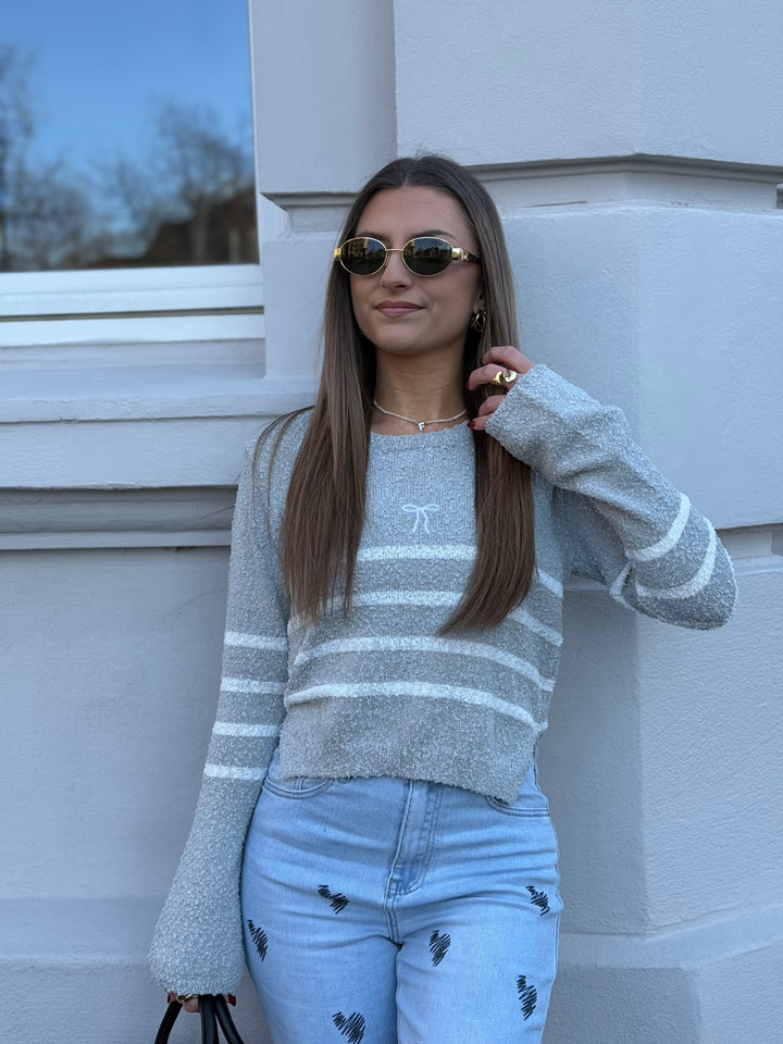 Cropped Pullover Mini Bow