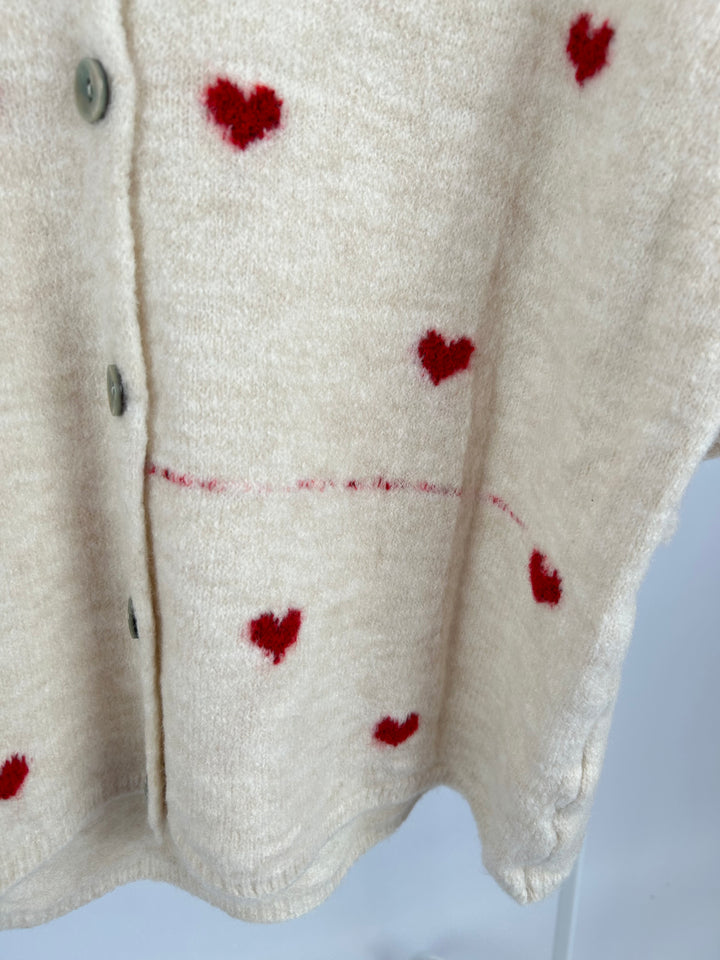 KURZARM CARDIGAN JOLINA MiT HERZPRINT CREME/ROT EINHEITSGRÖSSE (B-WARE)