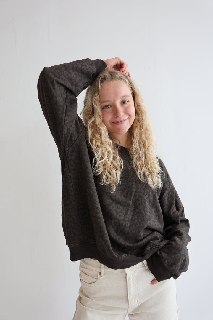 Sweater mit Leoprint