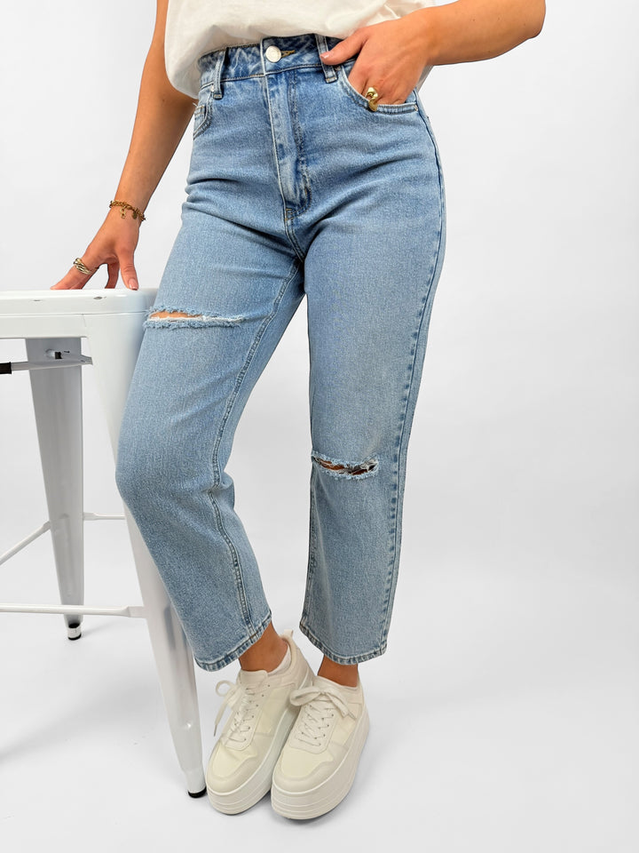 Boyfriend Jeans mit Riss (W3602)