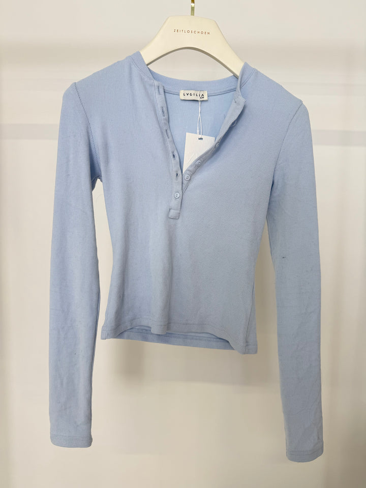 LONGSLEEVE MIT KNOPFLEISTE BELLA SOFT BLUE (B-WARE)