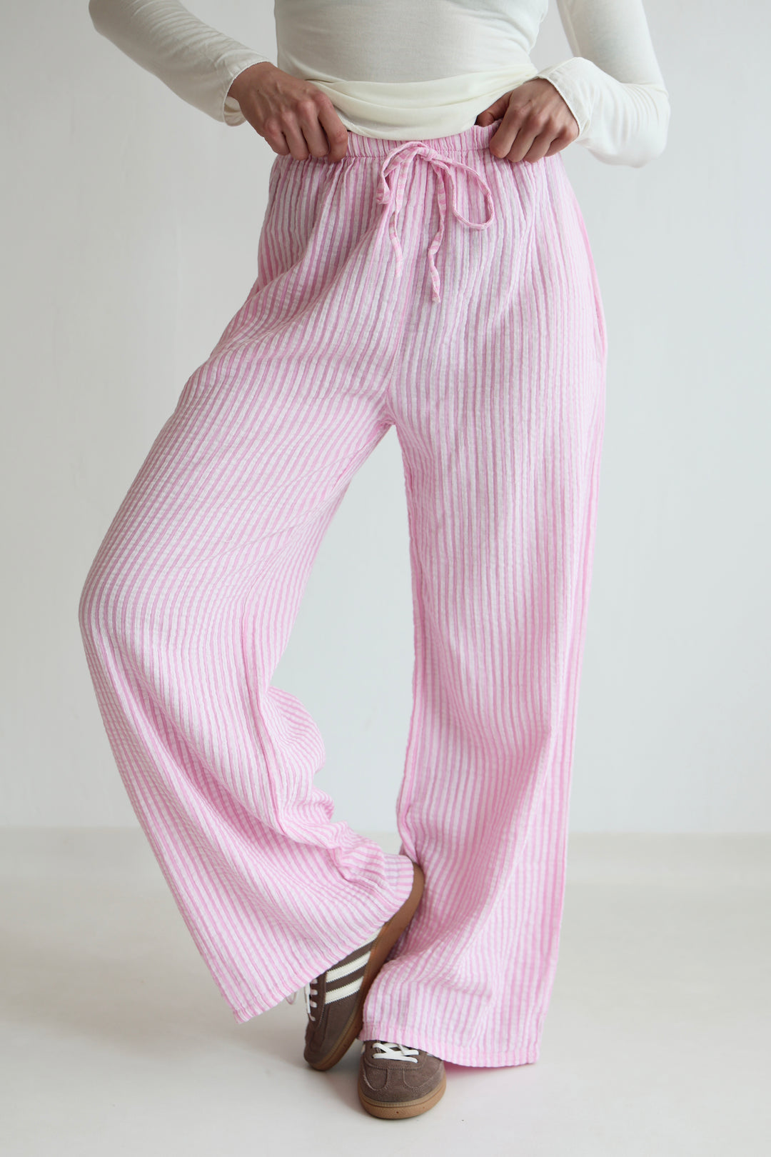 Lange Musselinhose mit Streifen Little Lines