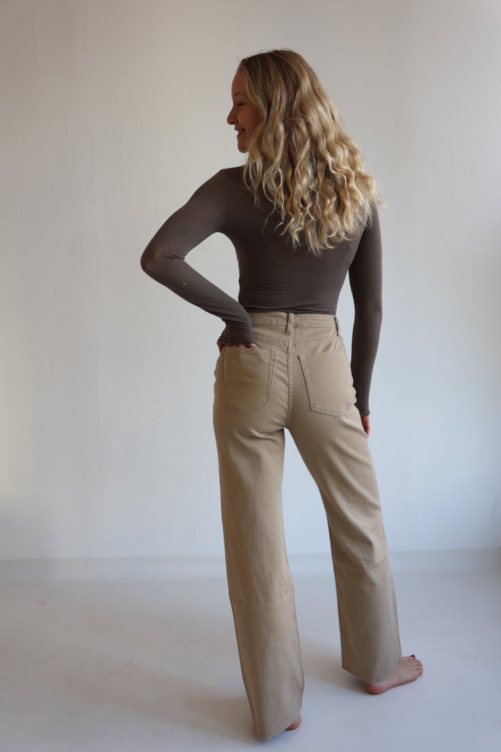 Straight Fit Jeans in Beige Aurelia