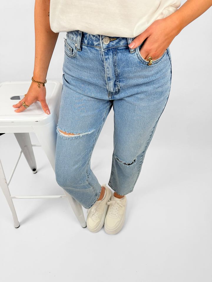 Boyfriend Jeans mit Riss (W3602)