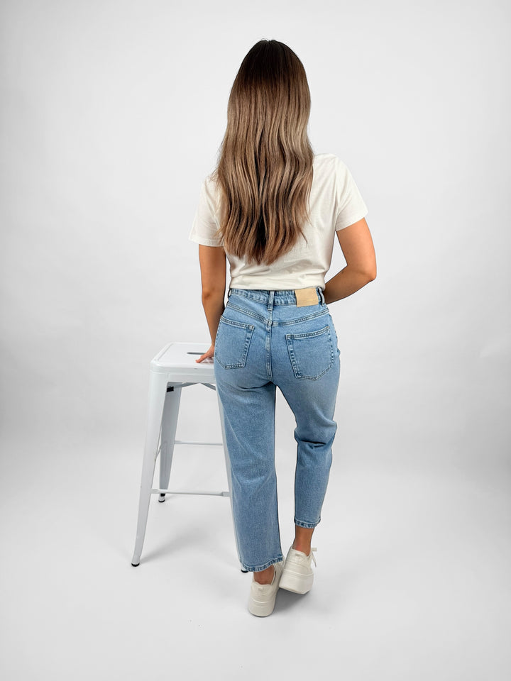 Boyfriend Jeans mit Riss (W3602)